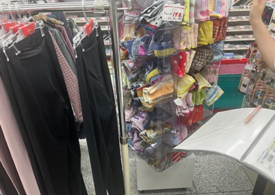 量販店への巡回、発注作業の様子2